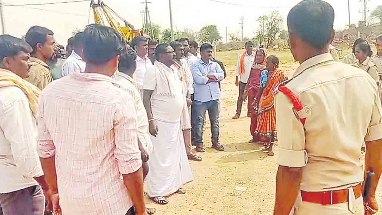 ఆయిల్‌పాం ఫ్యాక్టరీ నిర్మాణాన్ని ఆపండి