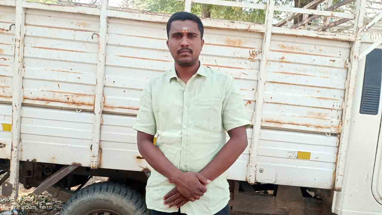 Congress Party leaders |  నర్సాపూర్‌ కాంగ్రెస్‌లో లుకలుకలు.. సీనియర్‌ లీడర్‌పై కేసు పెట్టిన జూనియర్‌ లీడర్స్‌