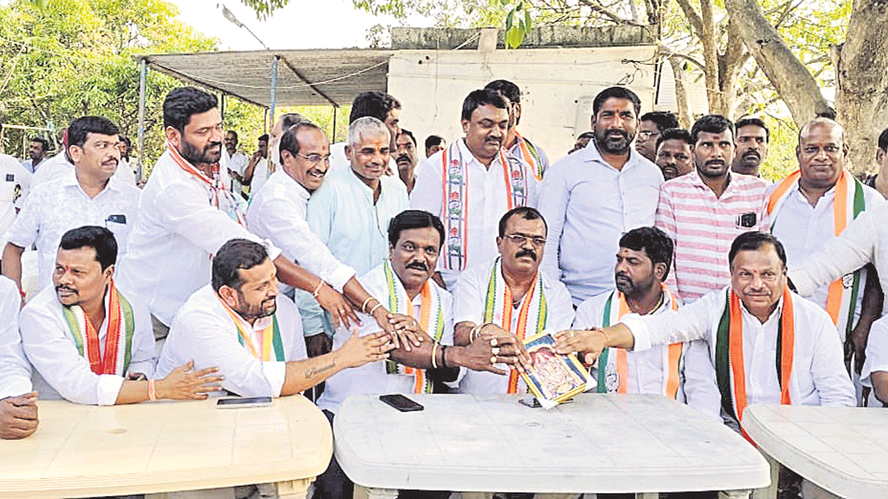 ‘నీ పదవి కోసమే పైసలు ఇచ్చావ్‌’..