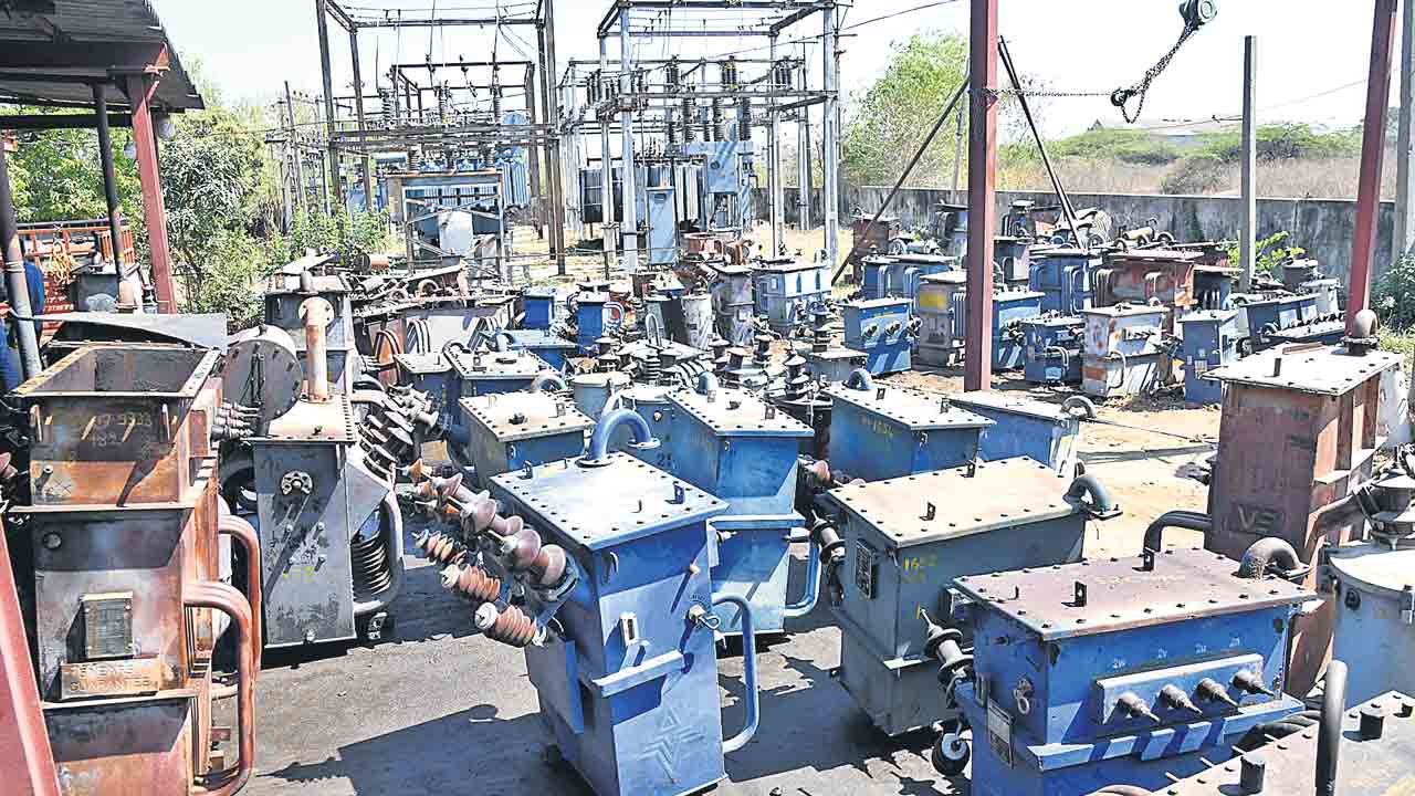 Telangana | కరెంటు కోతలు కాళరాత్రులు.. కాంగ్రెస్‌ పాలనలో కర్షకులకు కష్టాలు!