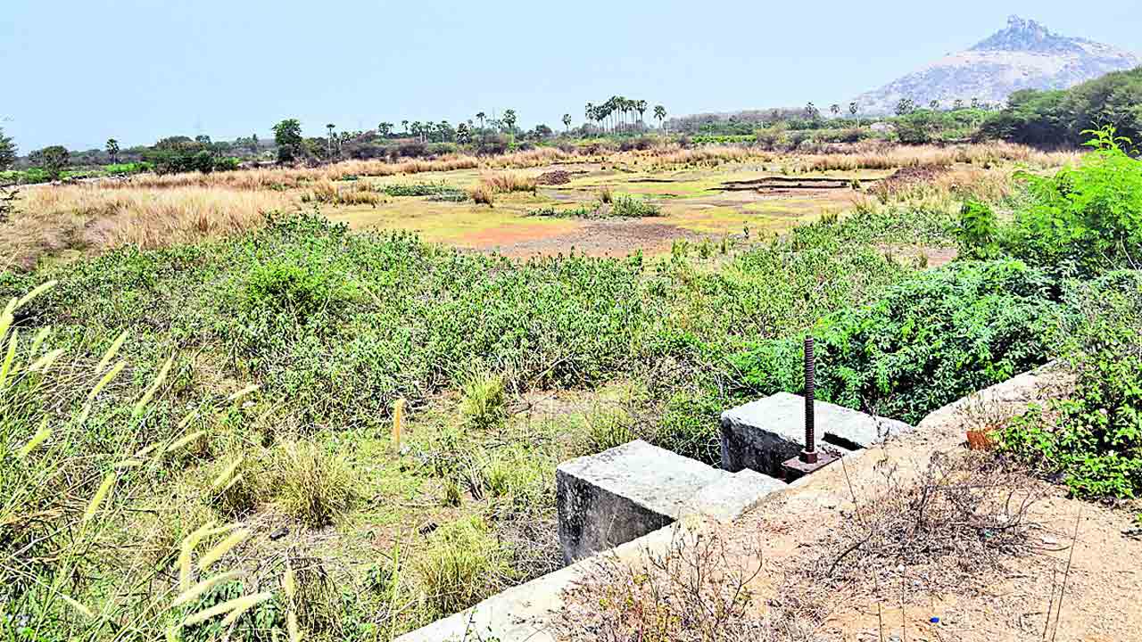 మడి పారదు.. పంట పండదు