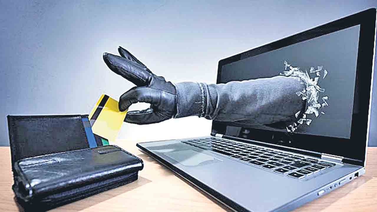 Customer Care Number |  కస్టమర్‌.. బీ కేర్‌ పుల్‌.. నకిలీ కస్టమర్‌ కాల్‌ సెంటర్లతో దోపిడీ