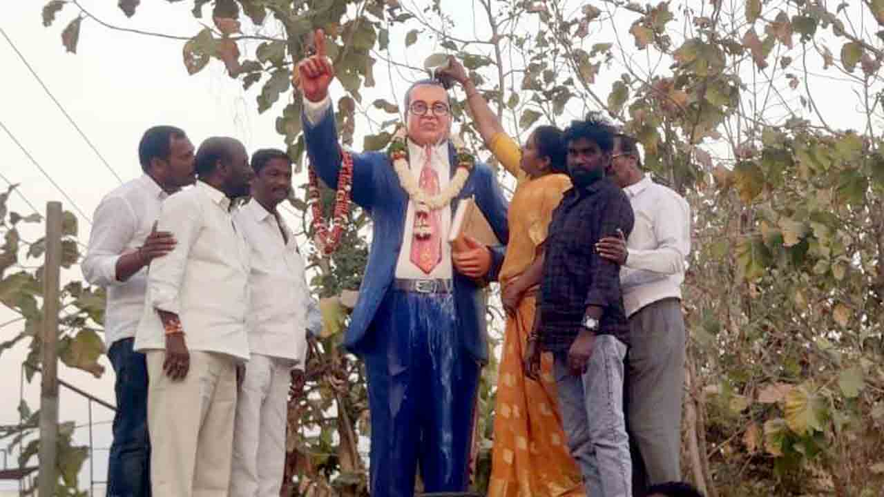 అంబేద్కర్‌ను అవమానిస్తే సమాజాన్ని అవమానించినట్లే.. జడ్పీ మాజీ చైర్‌పర్సన్‌ దావ వసంత