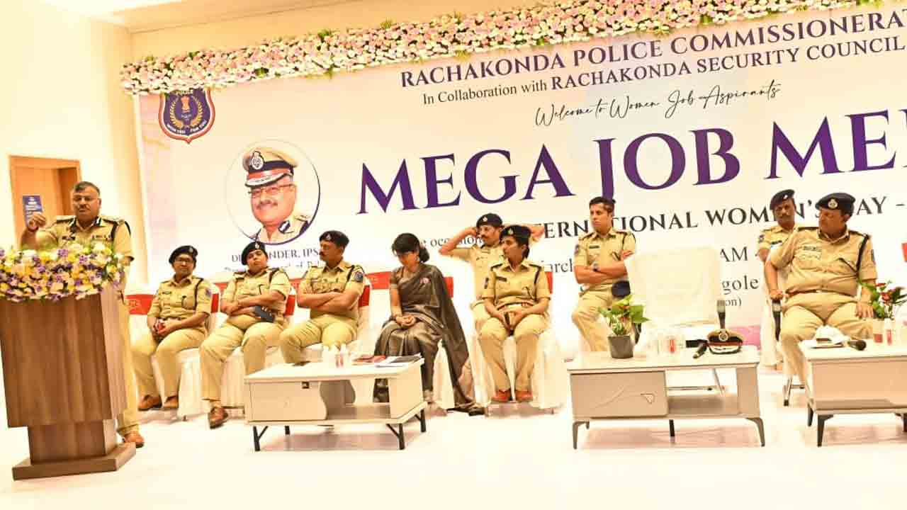 స్వశక్తితో బ్రతకడం మహిళలకు ఆత్మగౌరవం : డీజీపీ జితేందర్