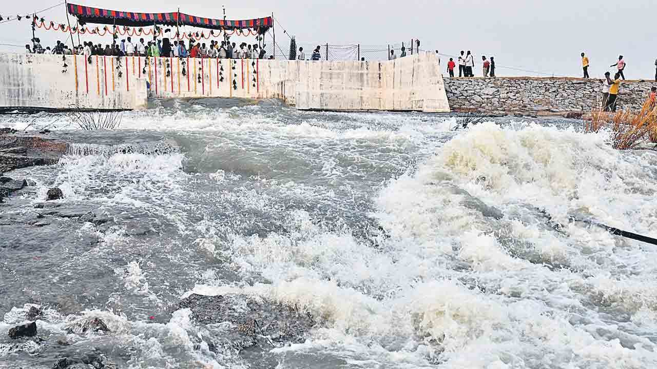 Devannapeta Pump House | నీళ్లకు కేసీఆర్‌ ప్రాజెక్టే దిక్కు.. ఎట్టకేలకు దేవన్నపేట మోటర్లు షురూ