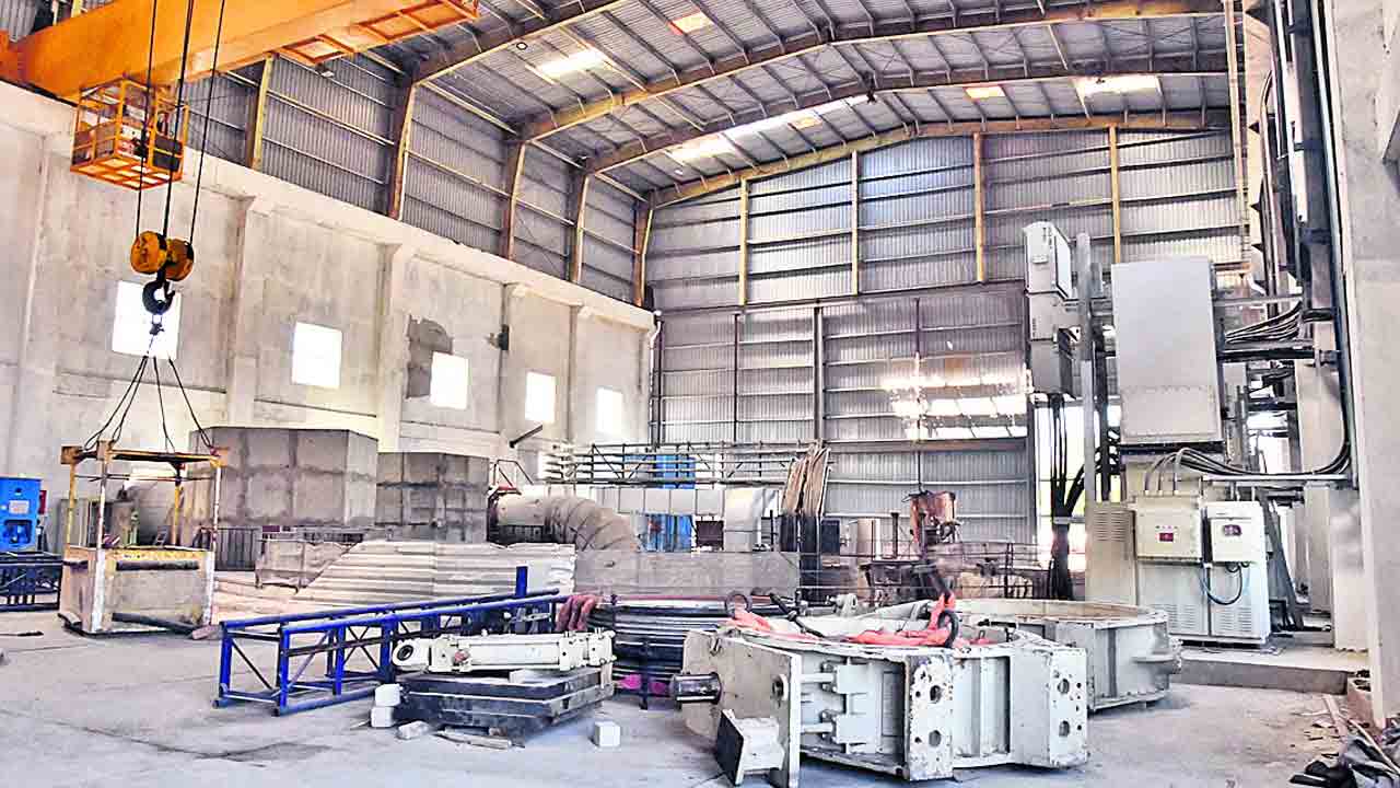 మంత్రుల ఆర్భాటం.. పంపింగ్‌ ఆలస్యం..