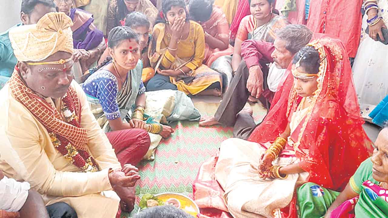 అన్నీ తామై.. ఆశీర్వదించి..