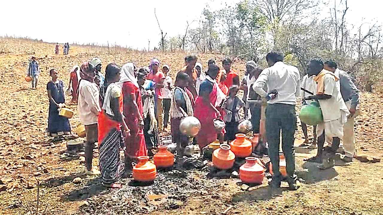 మంచినీటి కోసం ఆదివాసీల ఆగమాగం