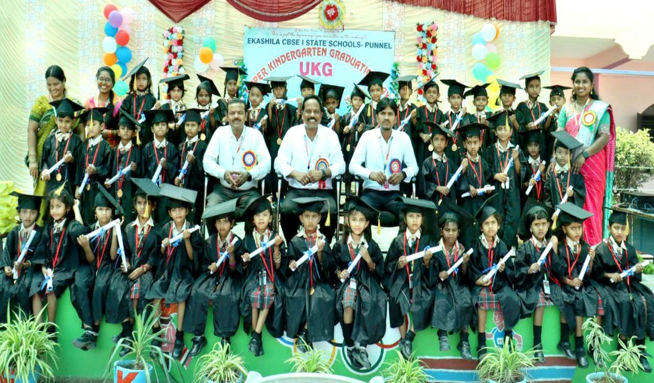 ఏకశిల స్కూల్లో ప్రీ ప్రైమరీ విద్యార్థులకు గ్రాడ్యుయేషన్ డే సెలబ్రేషన్స్