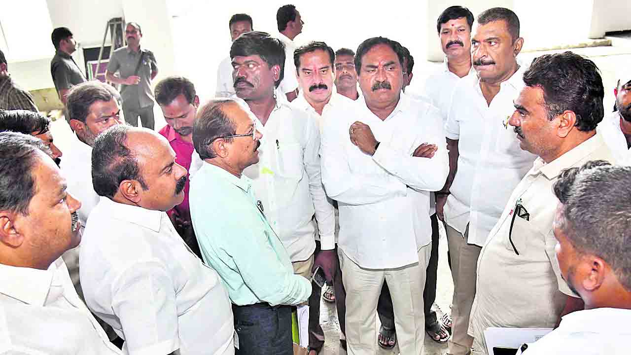 ఎండిన పంటలకు ఎకరానికి రూ.25వేలివ్వాలి