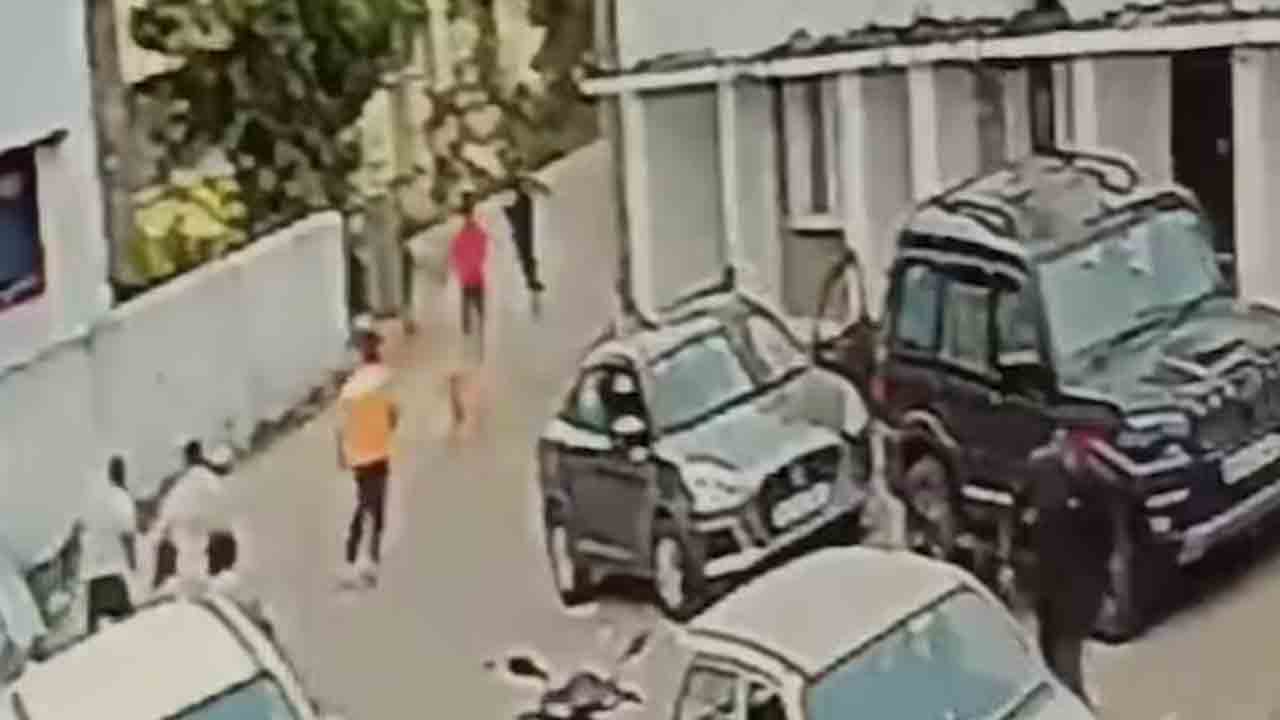 Ex-Congress MLA shot | కాంగ్రెస్‌ మాజీ ఎమ్మెల్యేపై.. గుర్తు తెలియని వ్యక్తులు కాల్పులు