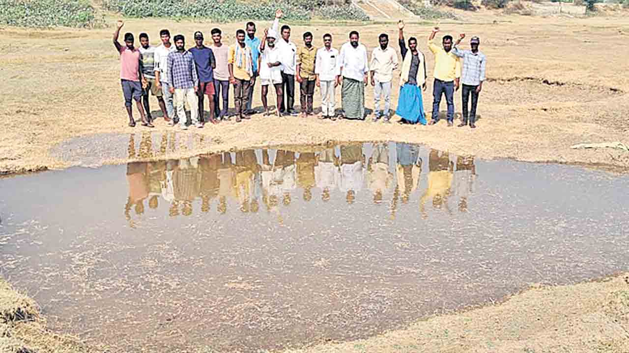 నీళ్లురాకుండా అడ్డుకుంటున్నారు