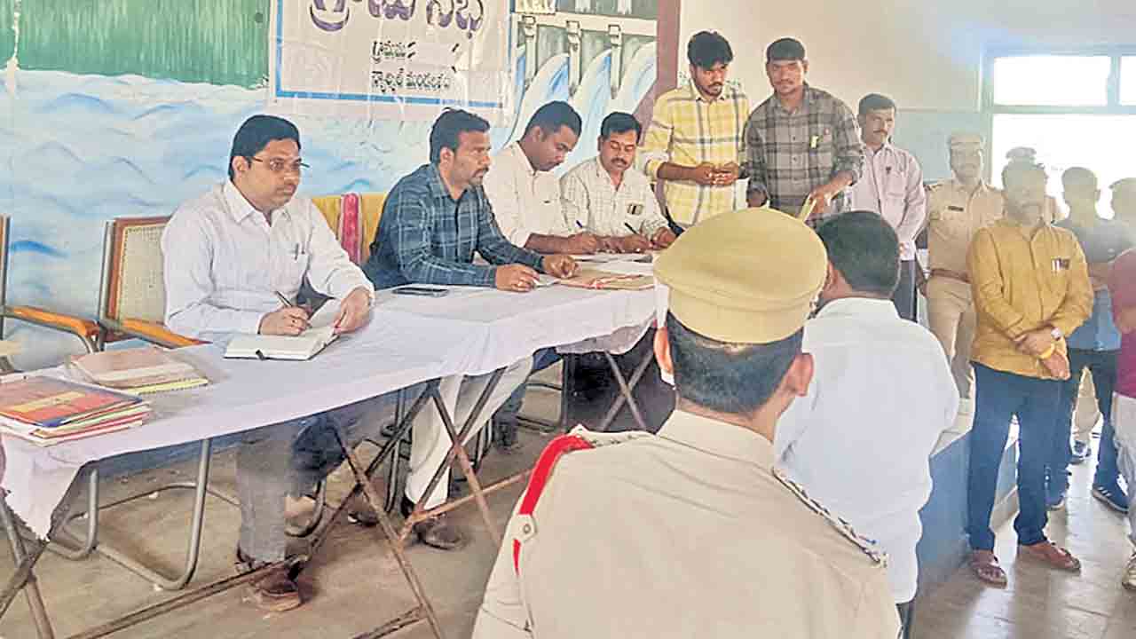 మామిడ్గిలో ఉద్రిక్తంగా గ్రామసభ