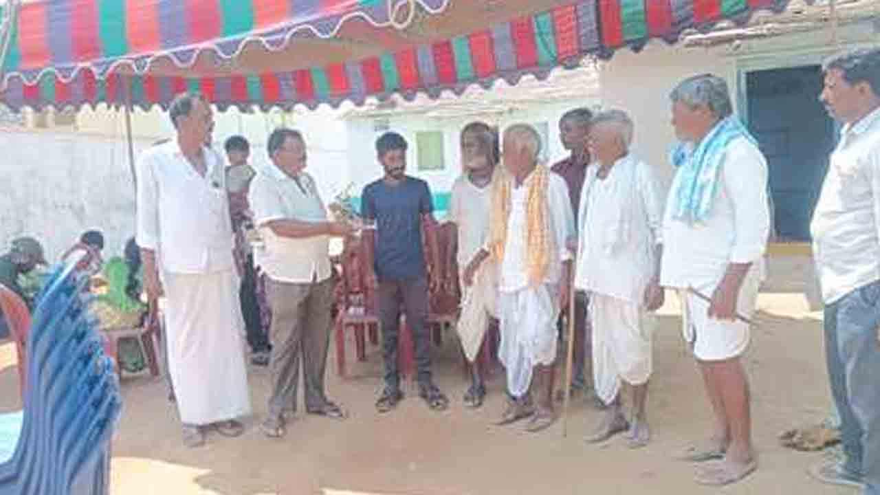 Financial Assistance | అంత్యక్రియలకు ఆర్థిక సహాయం అందజేత