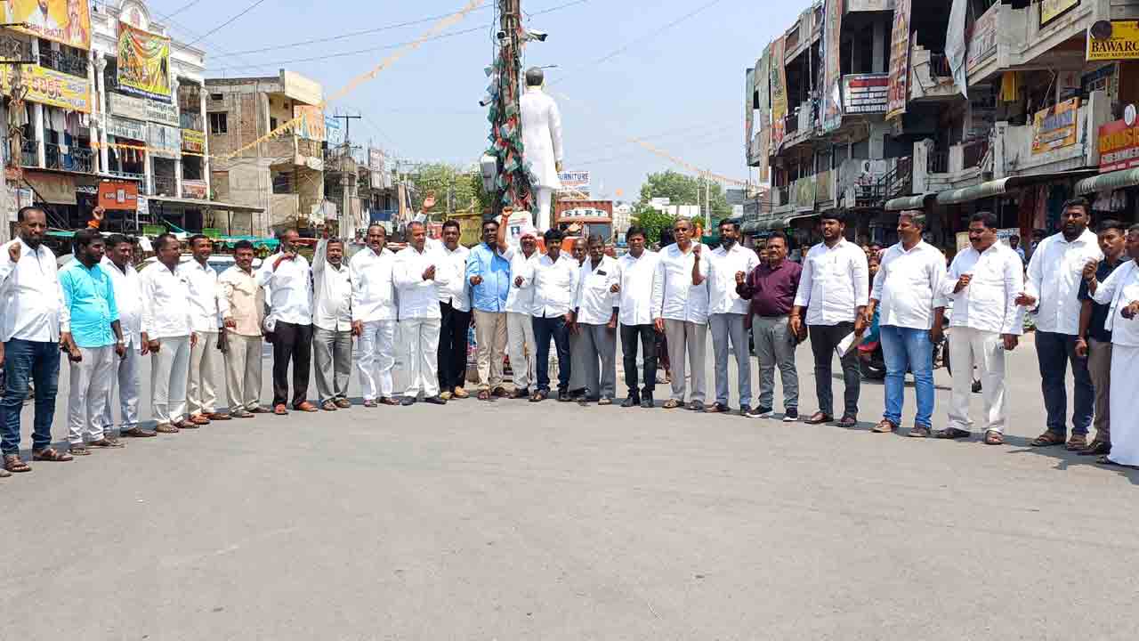 పెండింగ్‌ బిల్లులు చెల్లించాలి