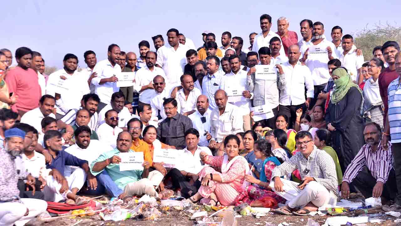 డంప్‌యార్డ్‌గా శ్మశానవాటిక మార్పిడి హేయం: ఎమ్మెల్యే మర్రి రాజశేఖర్‌ రెడ్డి