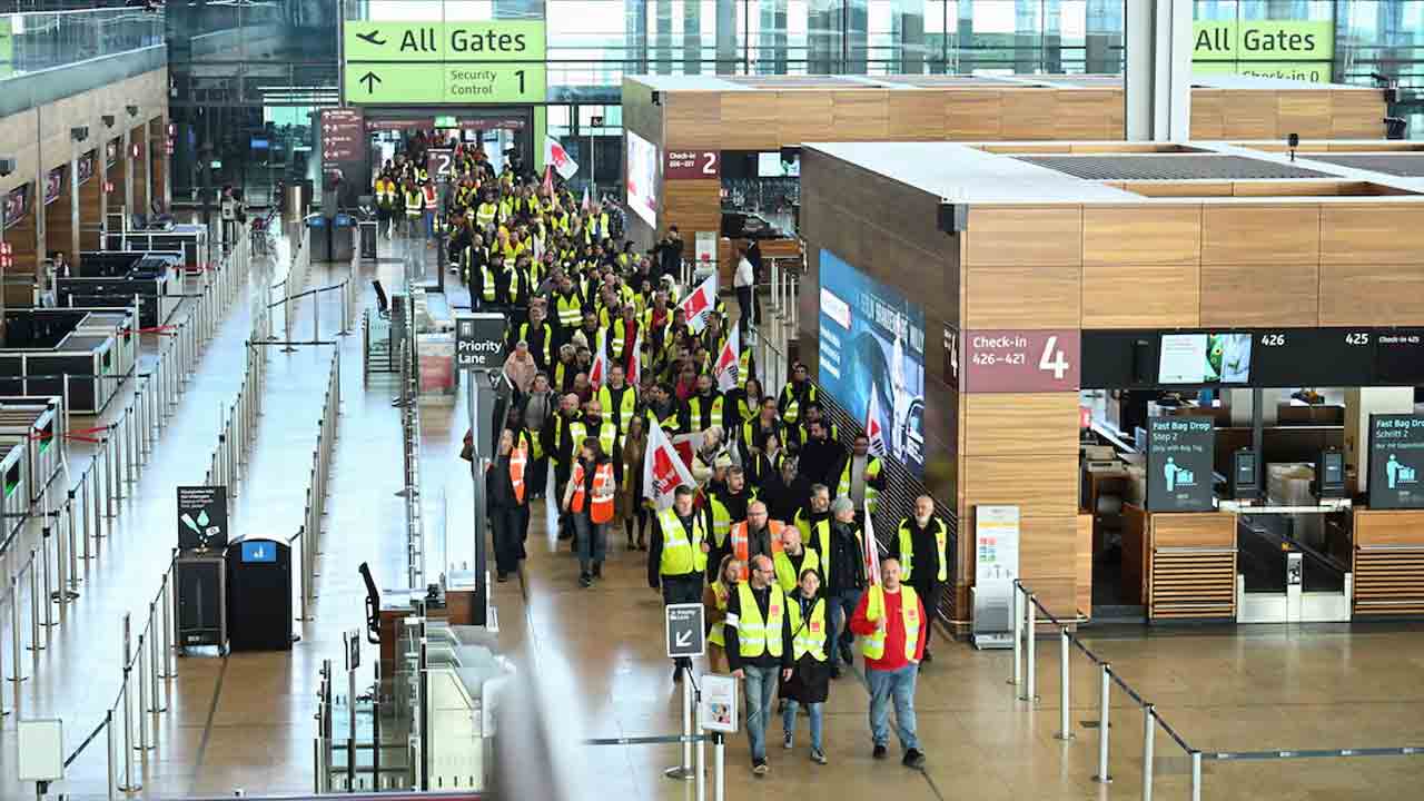 German airports | జర్మనీ ఎయిర్‌పోర్టుల్లో సిబ్బంది సమ్మె.. వేల సంఖ్యలో విమాన సర్వీసులు రద్దు..!