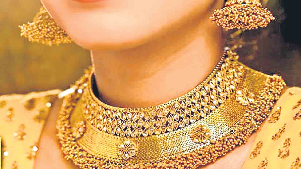 Gold Rate | ఆగని బంగారం పరుగు.. దేశీయ మార్కెట్‌లో సరికొత్త స్థాయికి రేట్లు