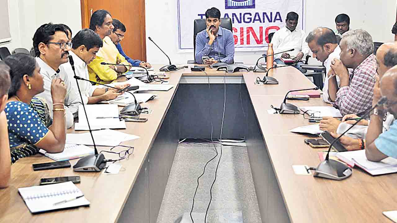 ప్రభుత్వ భూములను పరిరక్షించాలి