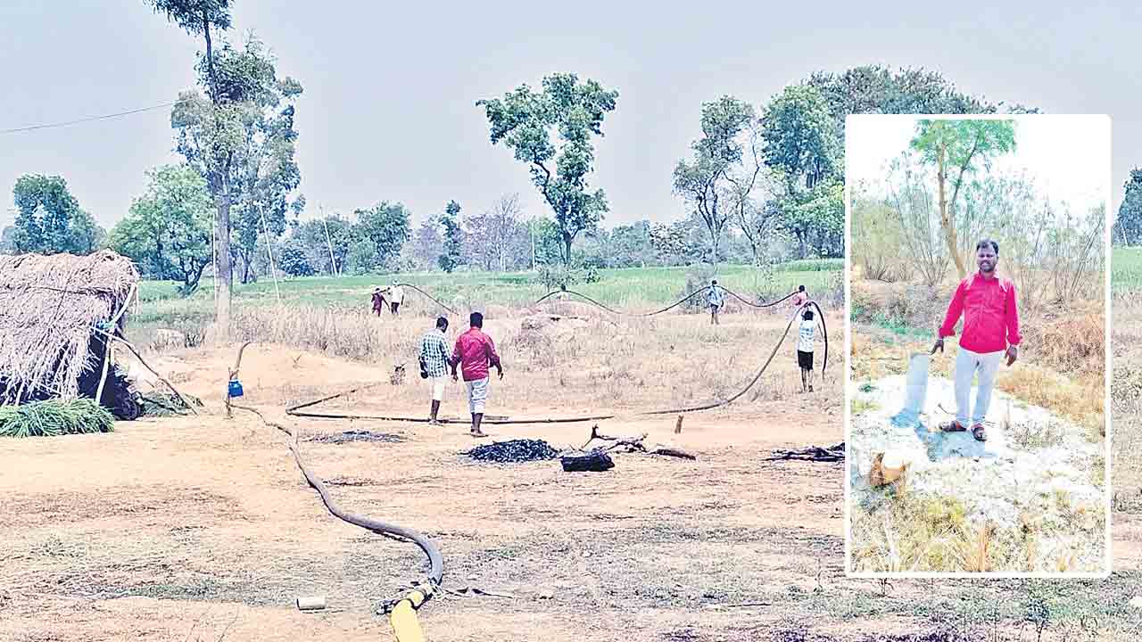 బోరు మంటున్న రైతు