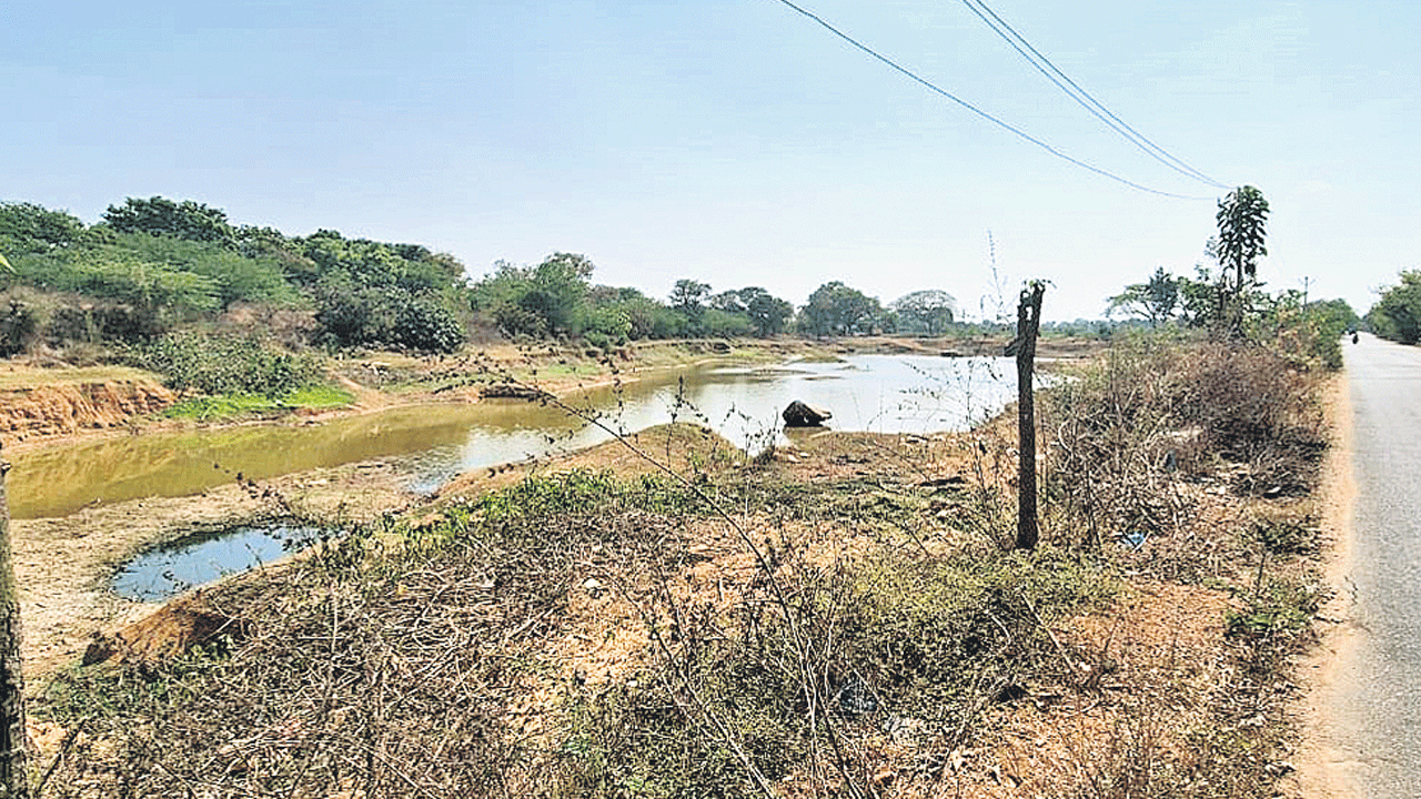 అడుగంటిన అన్నదాతల ఆశలు
