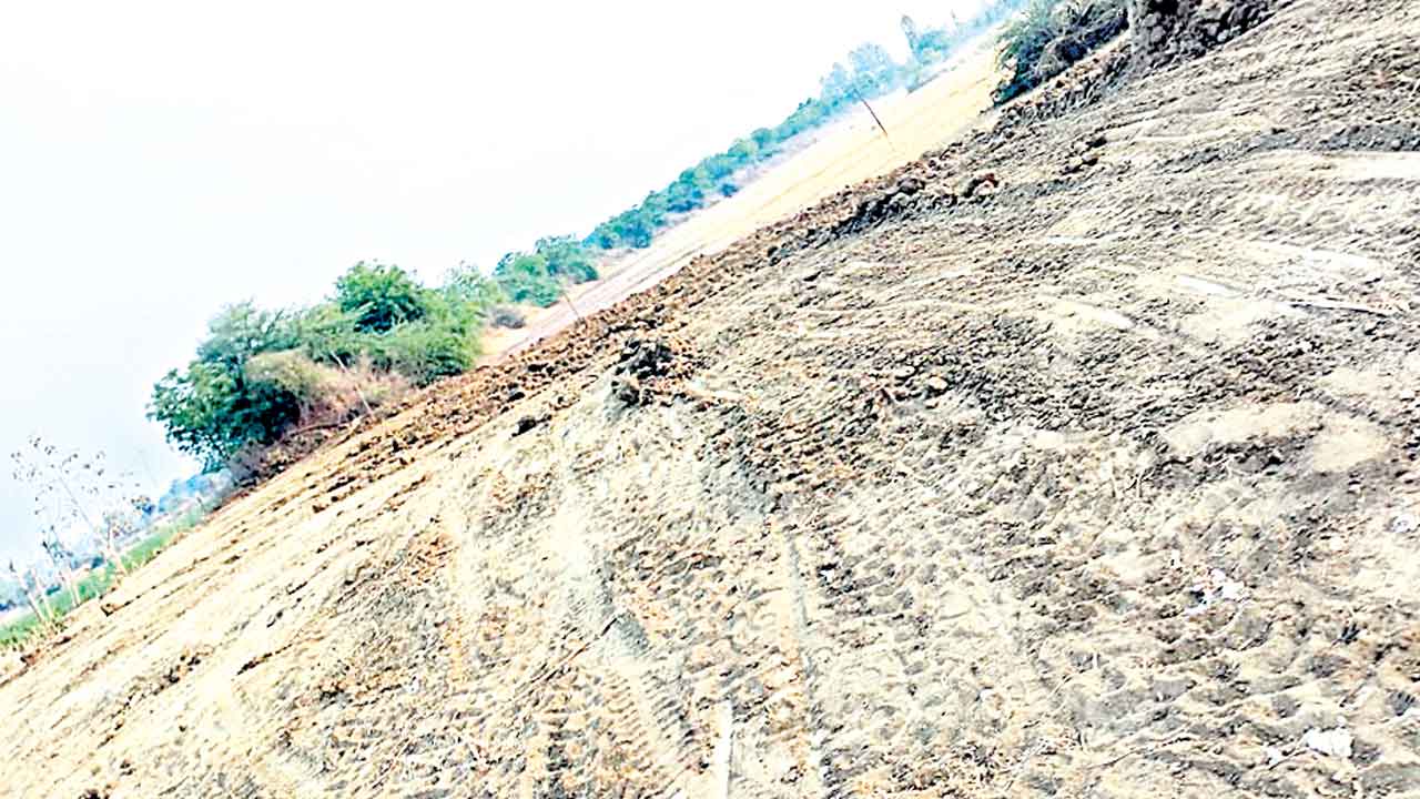 కబ్జాకోరల్లో గున్నికుంట చెరువు