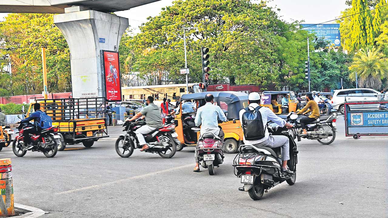 ప్రతి నిమిషానికి.. రెండు ఉల్లంఘనలు