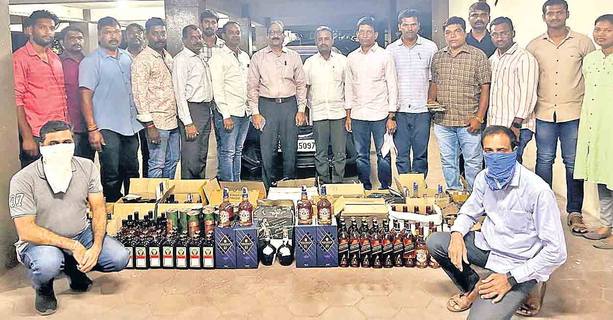 మద్యంషాపు దక్కలేదని..విదేశీ మద్యం స్మగ్లింగ్‌