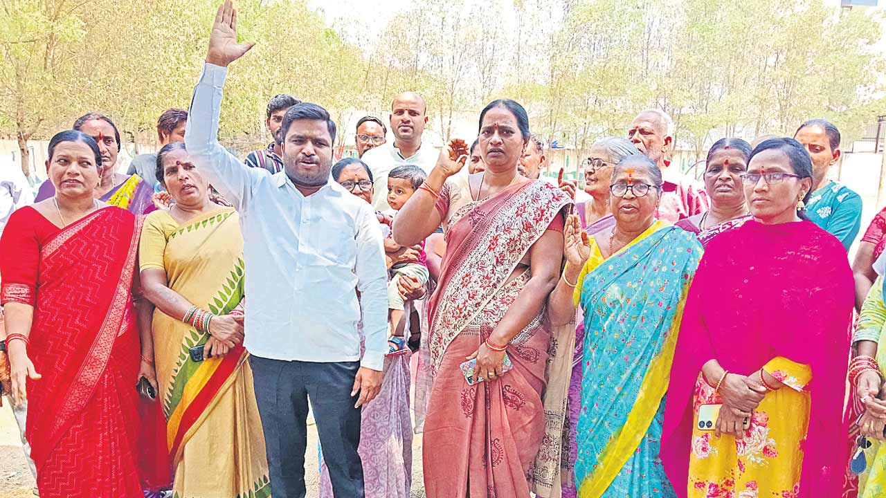 Nandanavanam Park | ప్రాణాలను పణంగాపెట్టి.. పార్కును కాపాడుకుంటాం