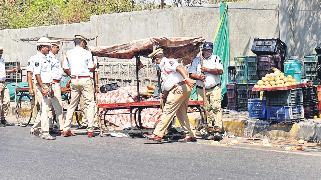 రంజాన్‌ మాసంలోనైనా.. వ్యాపారాలు చేసుకోనివ్వండి