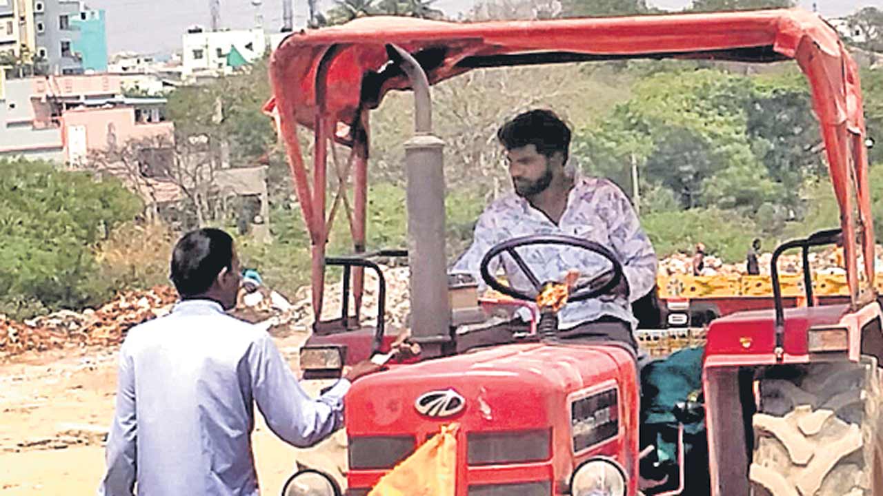 హైడ్రా పేరుతో వసూళ్లు