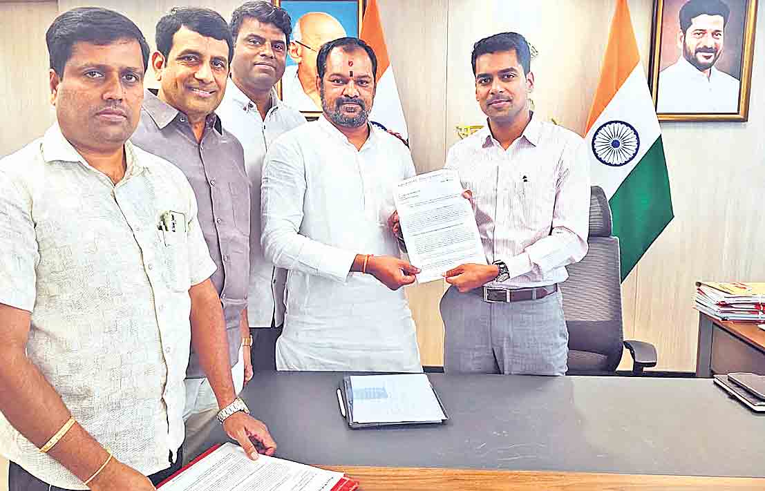 రోడ్డు విస్తరణతో వేలాది కుటుంబాలు రోడ్డు పాలు