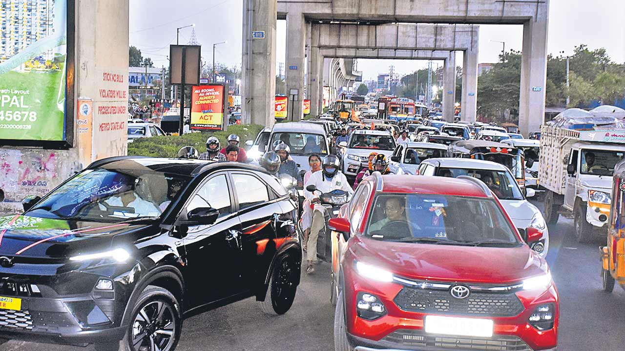 Hyderabad | ప్రగతికి నోచుకోని కూడళ్లు.. జటిలవుతున్న ట్రాఫిక్‌ సమస్య
