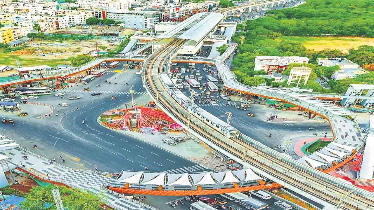 స్కై వాక్‌ల నిర్మాణానికి మెట్రో గ్రీన్‌ సిగ్నల్‌