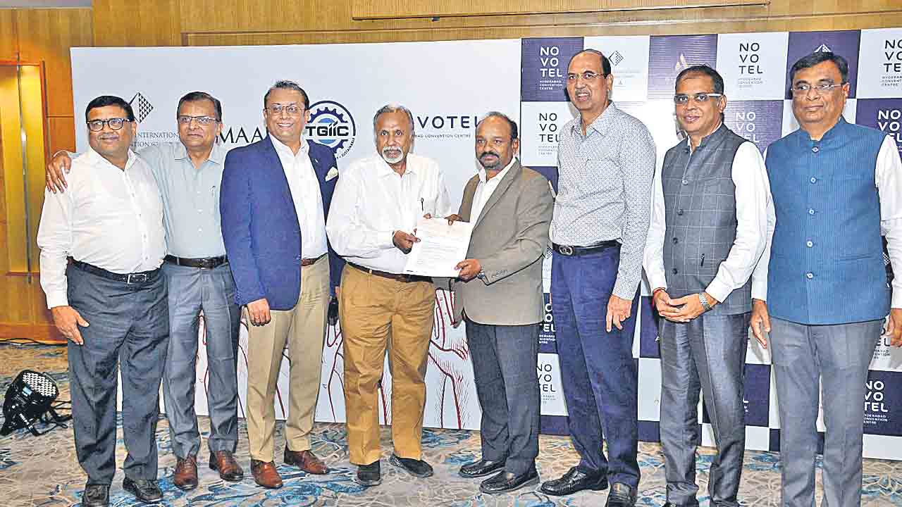 నిమ్స్‌, మహావీర్‌ దవాఖానలకు విరాళం