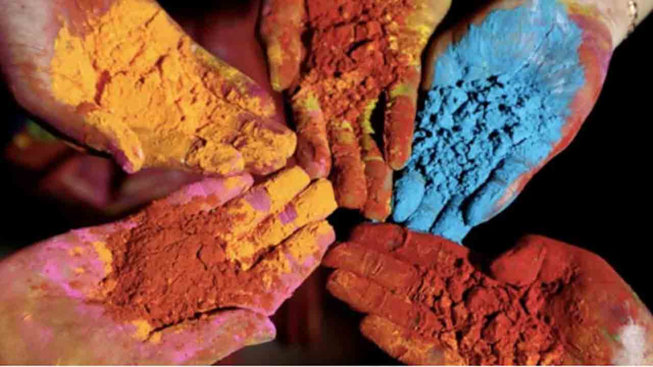 Man Strangled To Death | హోలీ రంగులు పూయడాన్ని అడ్డుకున్న వ్యక్తి.. దాడి చేసి, గొంతునొక్కి   హత్య