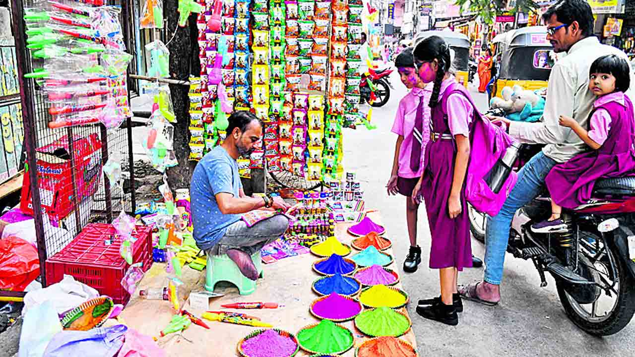 నేడు హోలీ..