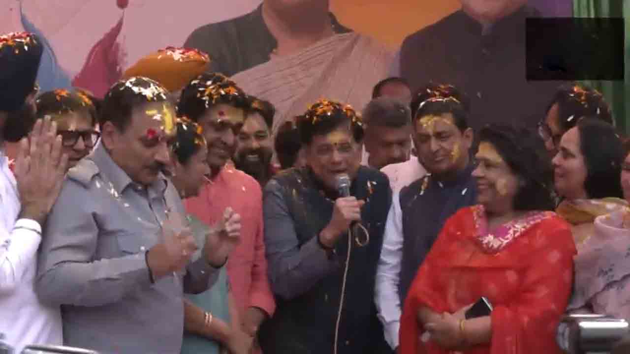 Holi Milan | ఢిల్లీ బీజేపీ కార్యాలయంలో హోలీ మిలాన్‌.. ఆటపాటలతో నేతల సంబురాలు