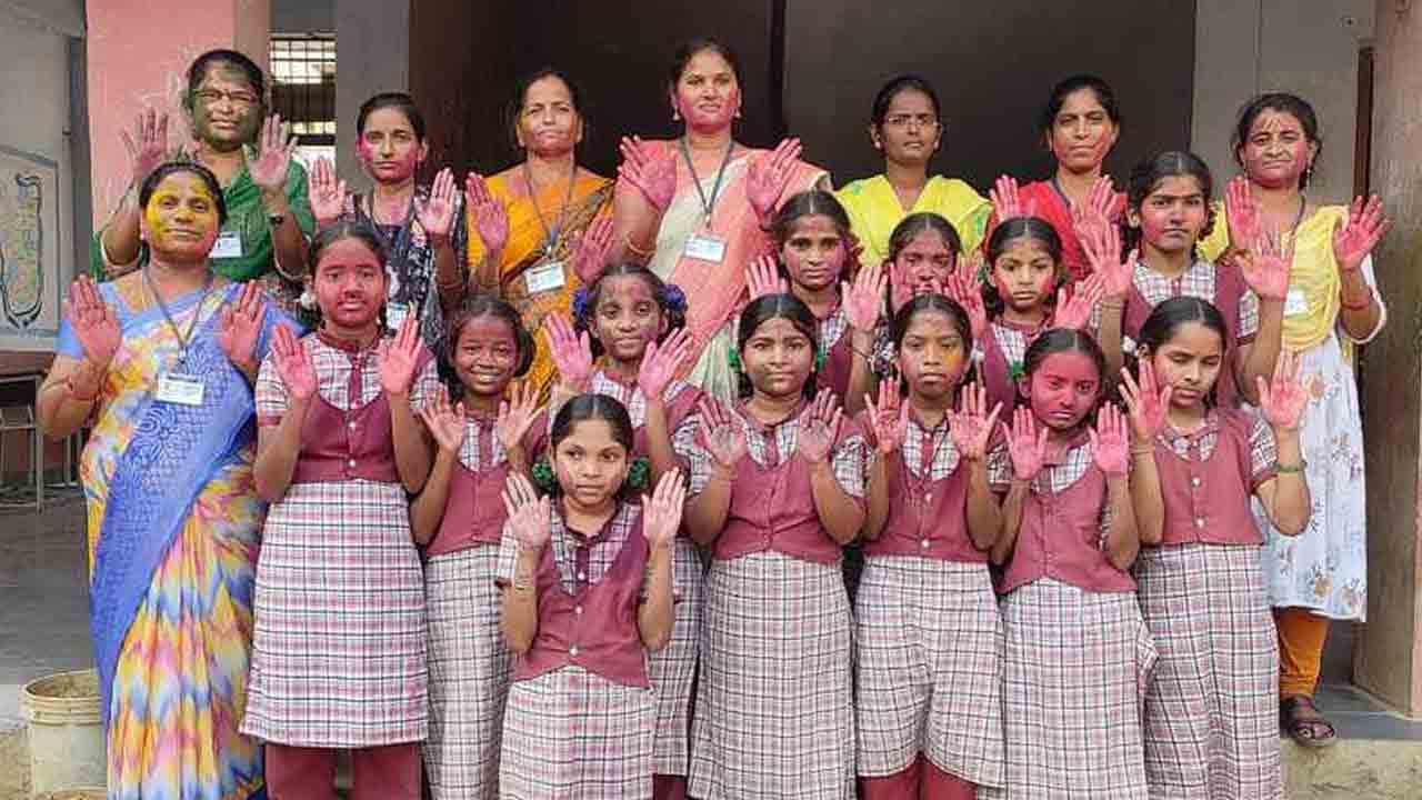 Holi celebrations | కోటపల్లి కేజీబీవీలో ఘనంగా హోలీ వేడుకలు