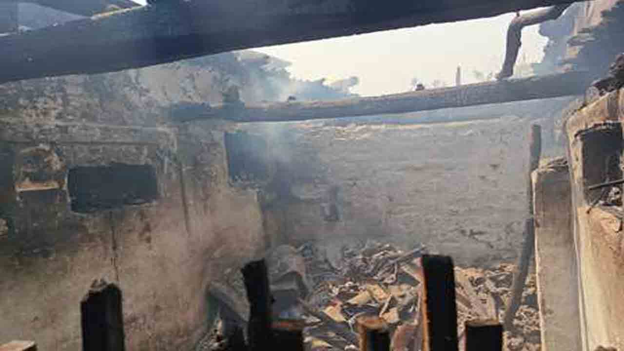 Fire Accident | అంబంలో అగ్ని ప్రమాదం..రెండిళ్లు దగ్ధం