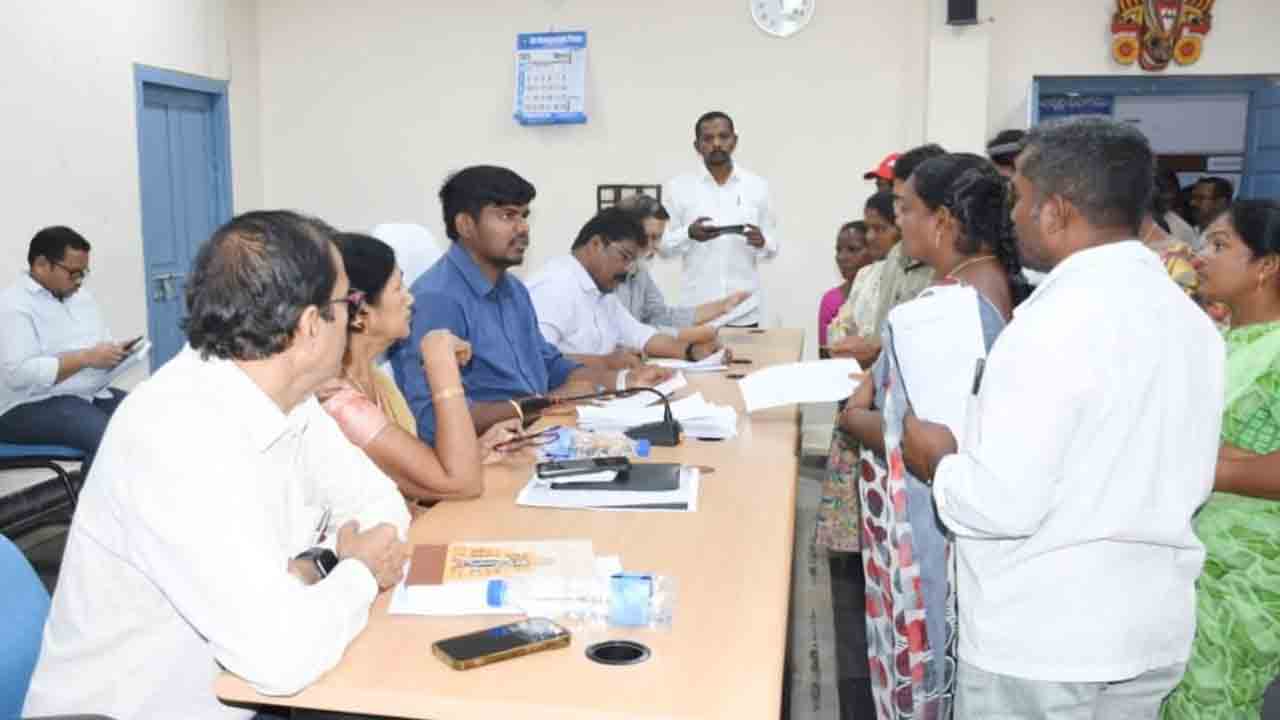 అర్జీల పరిష్కారంపై దృష్టి పెట్టండి