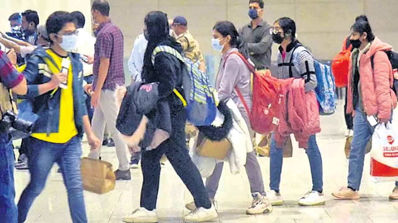 అయోమయంలో భారత యువత!