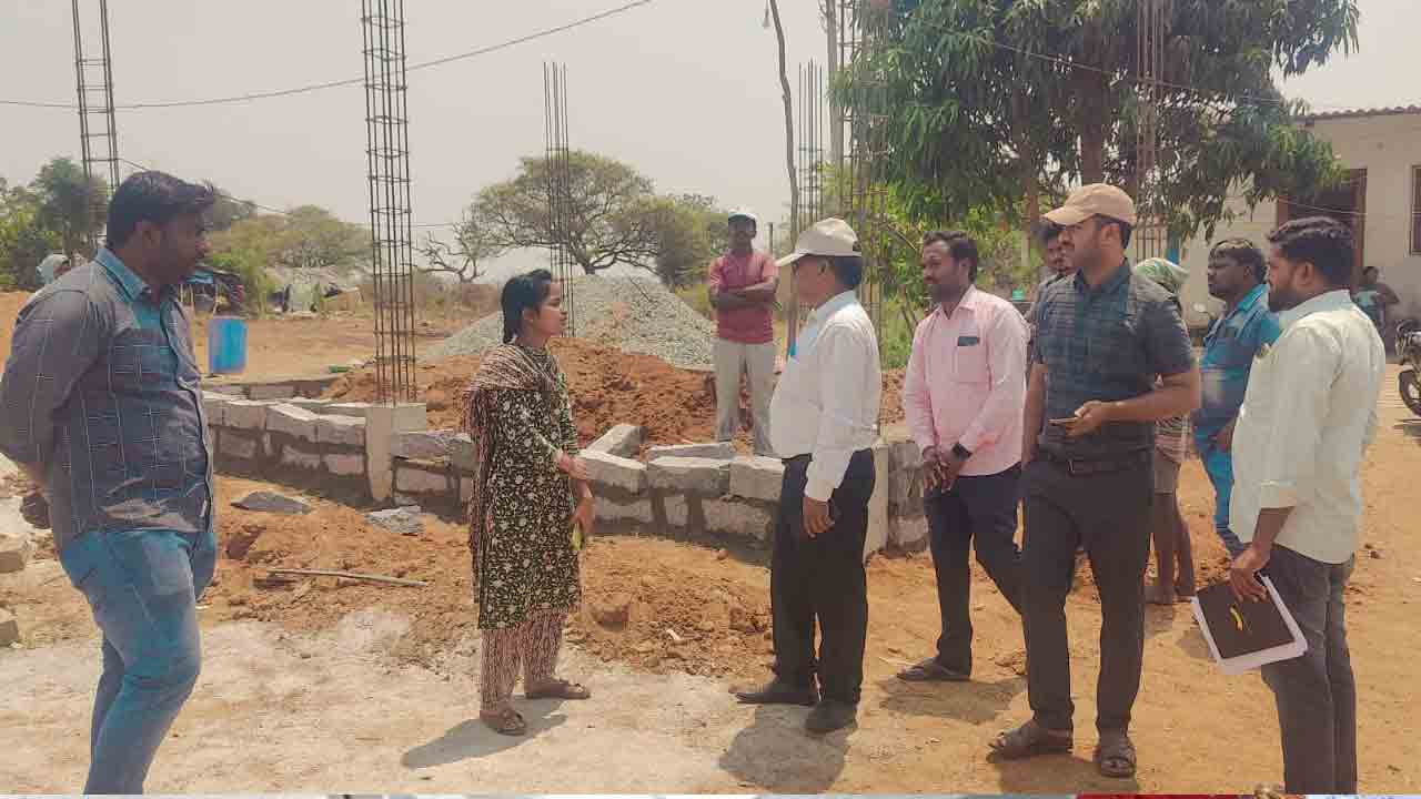 Indiramma Houses | అర్హులైన వారికే ఇందిరమ్మ ఇండ్లు : గృహ నిర్మాణ శాఖ పీడీ మాణిక్యం