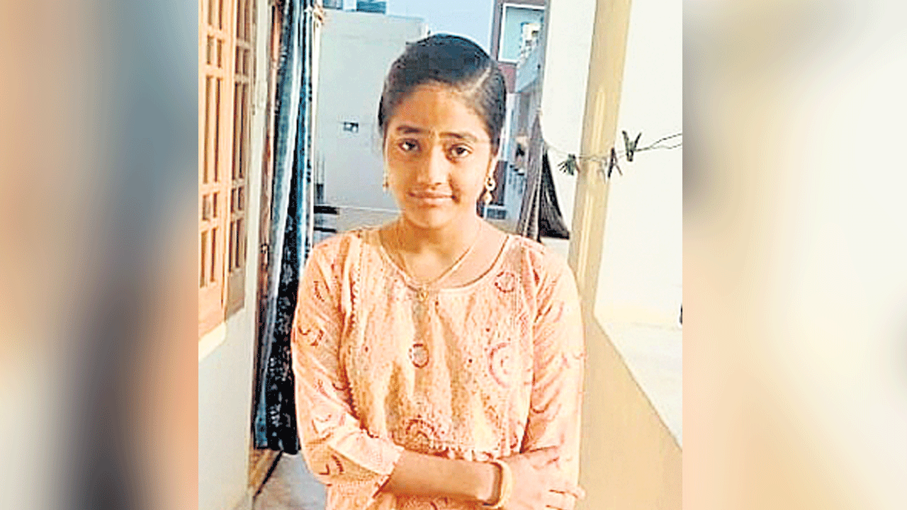 ఇంటర్‌ విద్యార్థిని ఆత్మహత్య