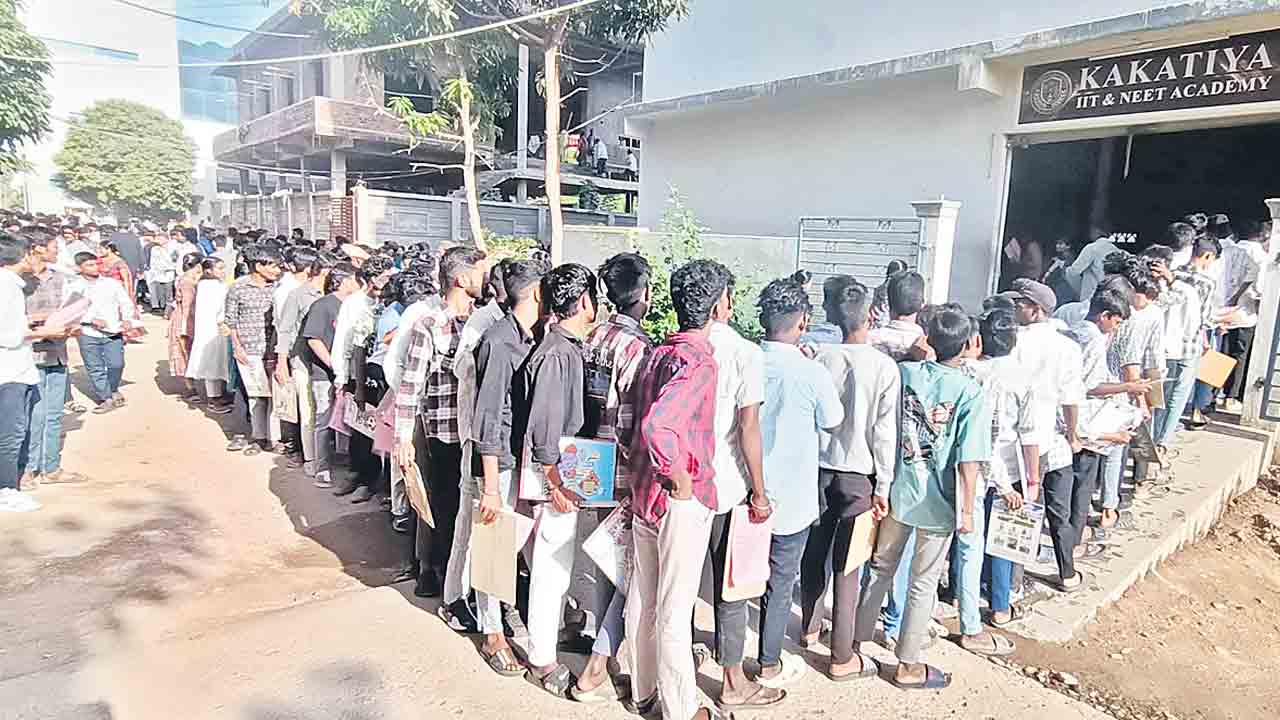 ఇంటర్‌ పరీక్షలు ఘరూ !