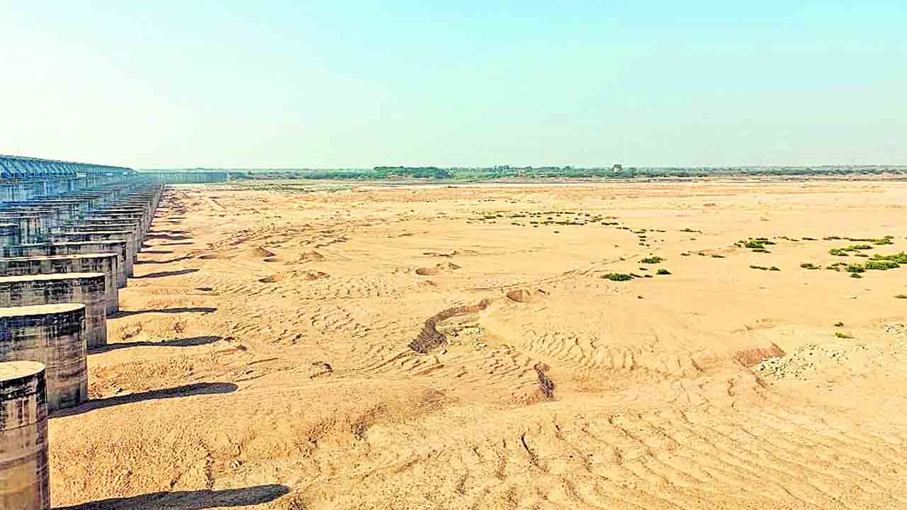 ఆయకట్టు ఎండి.. ఆశలు అడుగంటి..