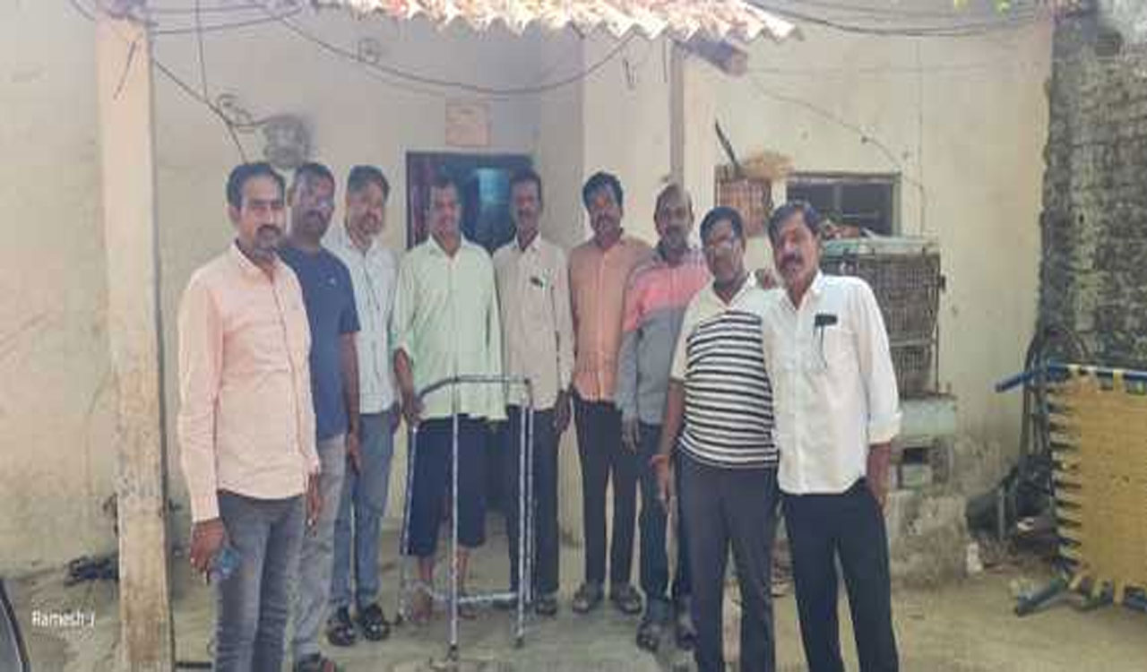 JAGITYAL | స్నేహితుడికి ఆర్థిక సాయం అందజేత