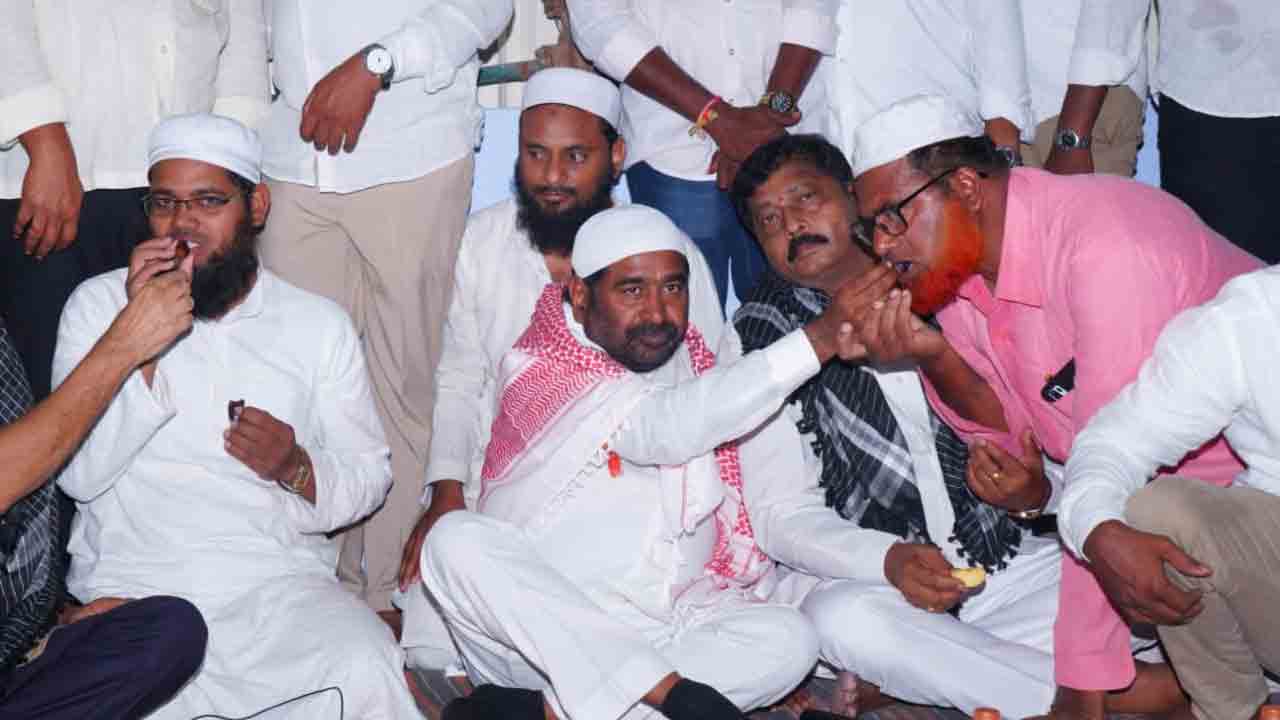 కేసీఆర్‌ హయాంలో సర్వ మతాలకు ప్రాధాన్యం