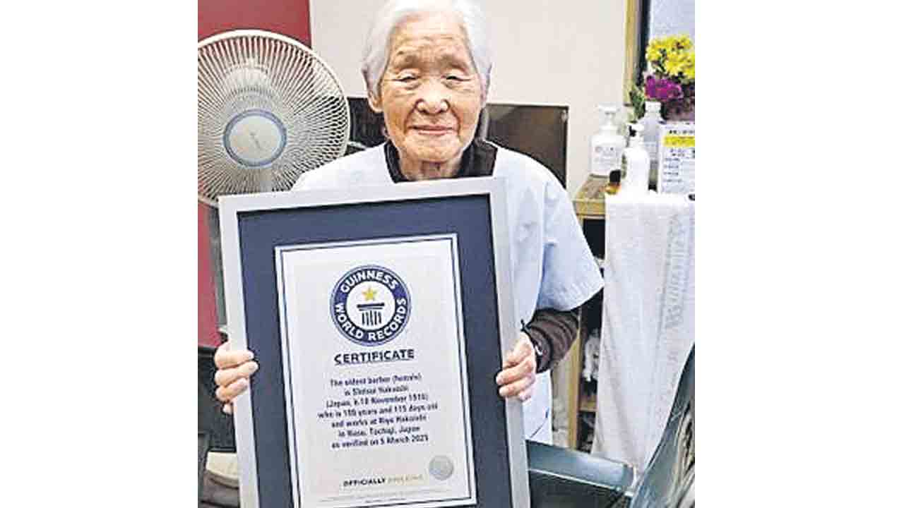 108 ఏండ్లొచ్చినా ‘కత్తెర’ వదల్లేదు!