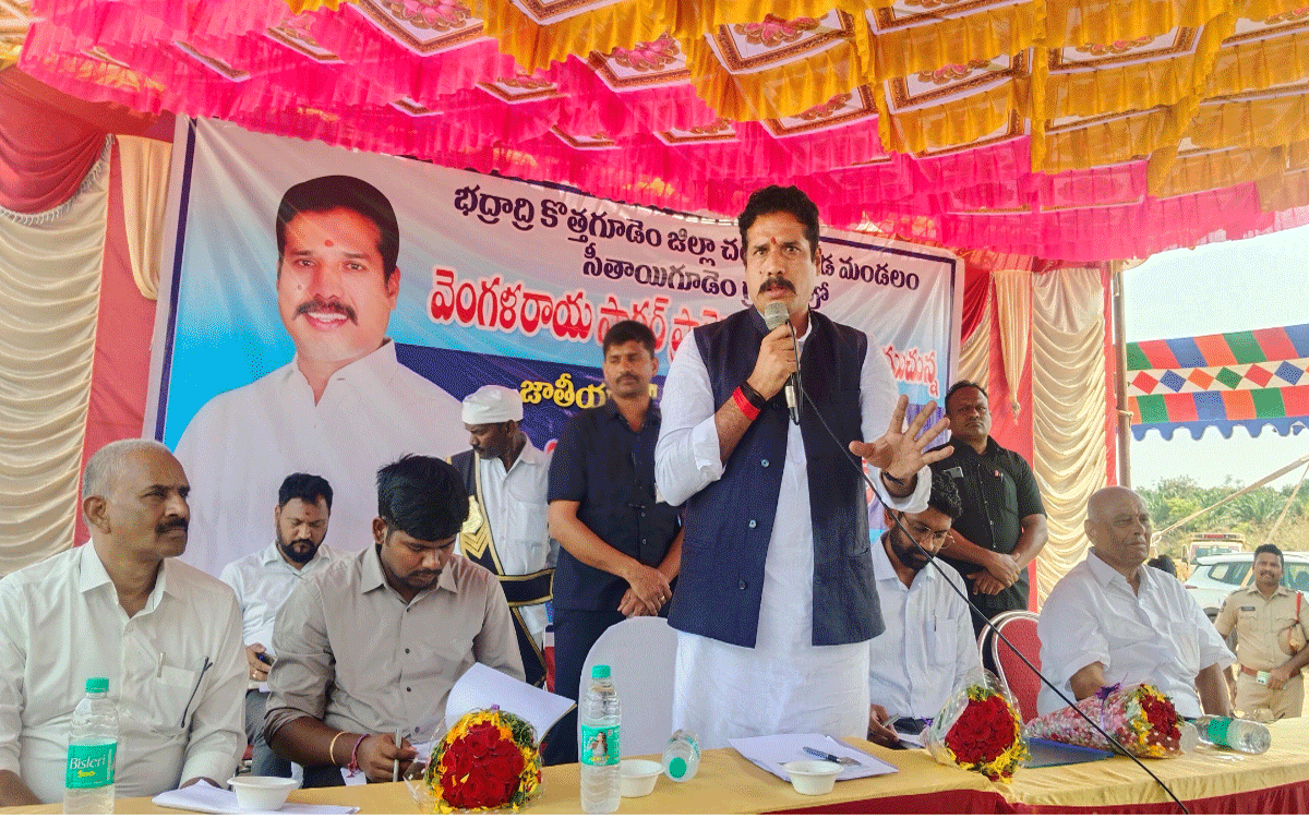 National SC/ST Commission : జిల్లాలో ముగ్గురు మంత్రులు ఉన్నా గిరిజన రైతులకు ఒరిగిందేమీ లేదు : జాటోత్ హుస్సేన్ నాయక్